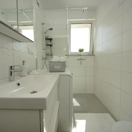 Bh Properties, Apartament Wood